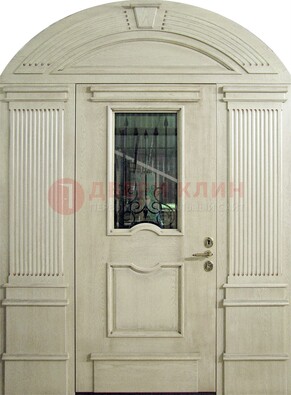 Белая входная дверь массив со стеклом и ковкой ДА-49 в Электроуглях