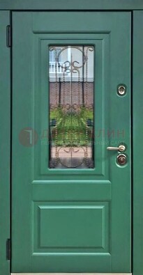 Зеленая металлическая дверь со стеклом и ковкой ДСК-113 в Электроуглях
