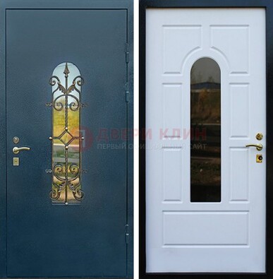 Входная дверь Дверь со стеклом и ковкой ДСК-71 для кирпичного дома в Электроуглях