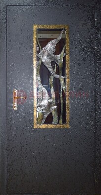 Металлическая дверь со стеклом и ковкой ДСК-82 для крыльца в Электроуглях