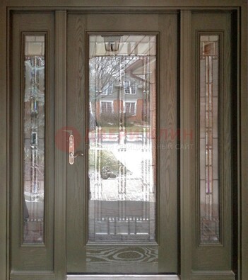 Коричневая стальная дверь с массивом дуба с витражом ВЖ-16 в Великом Новгороде